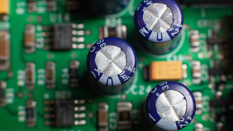 電路板上的電解電容與被動元件