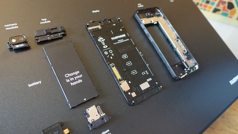 智慧型手機拆解零組件展示