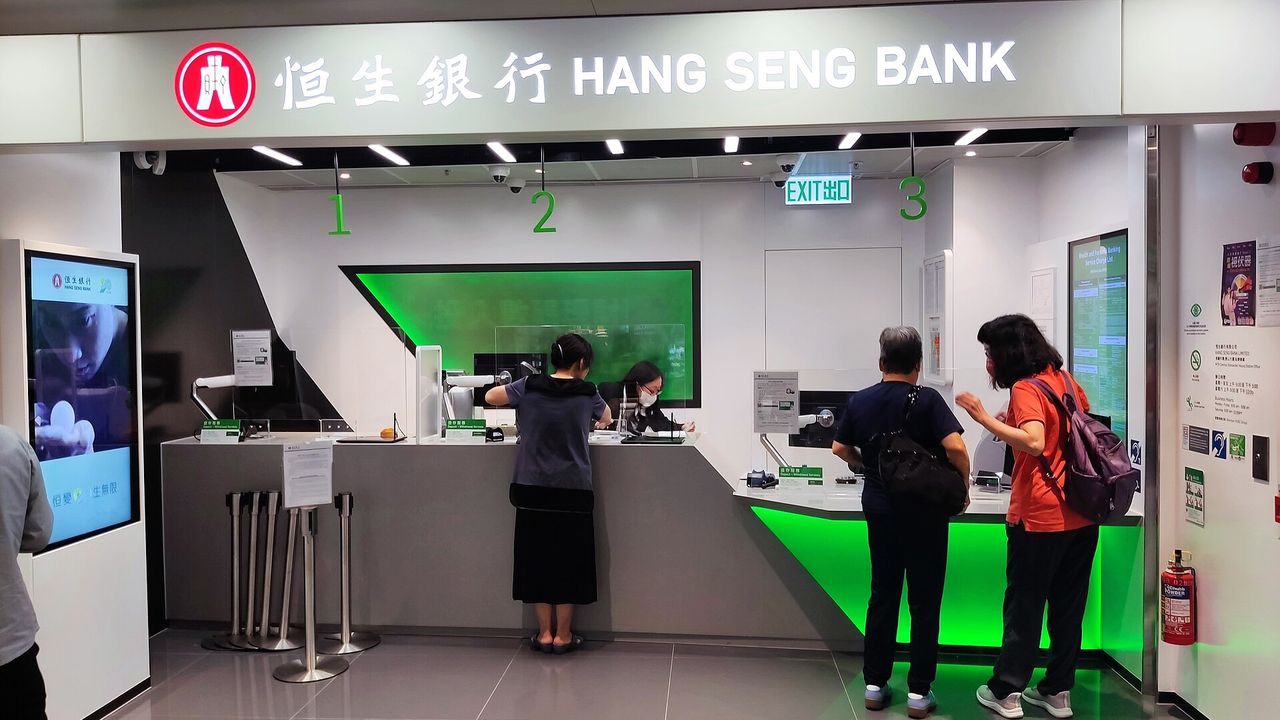 bank（實景呈現銀行櫃台）