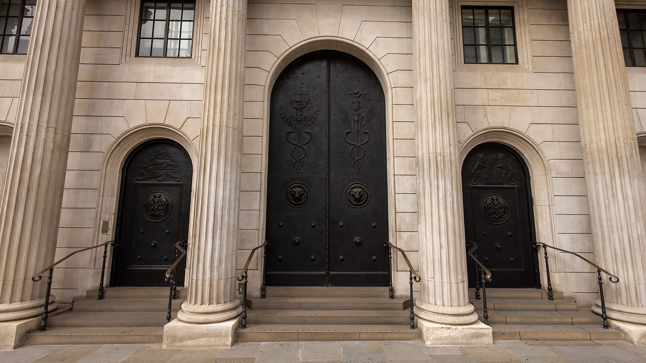 centralbank（英格蘭央行建築大門實景）