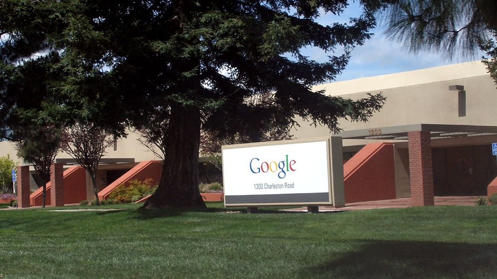 Google 辦公大樓與立牌