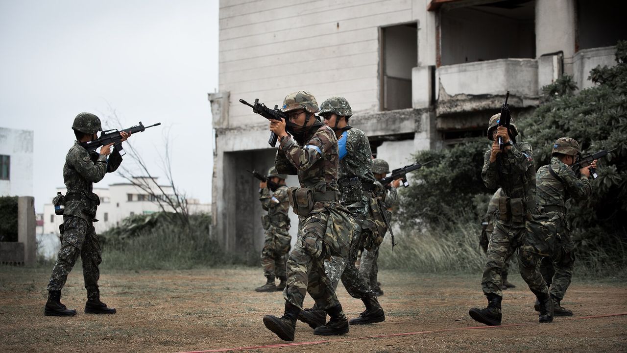 步兵持槍持警戒備演練