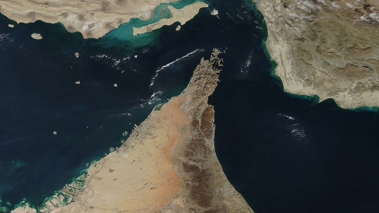 hormuz（霍爾木茲海峽真實衛星空照）