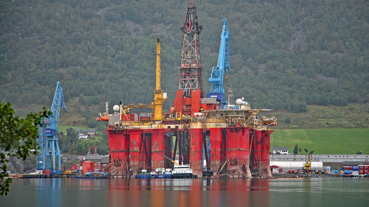 oil（海上石油鑽井平台實景）
