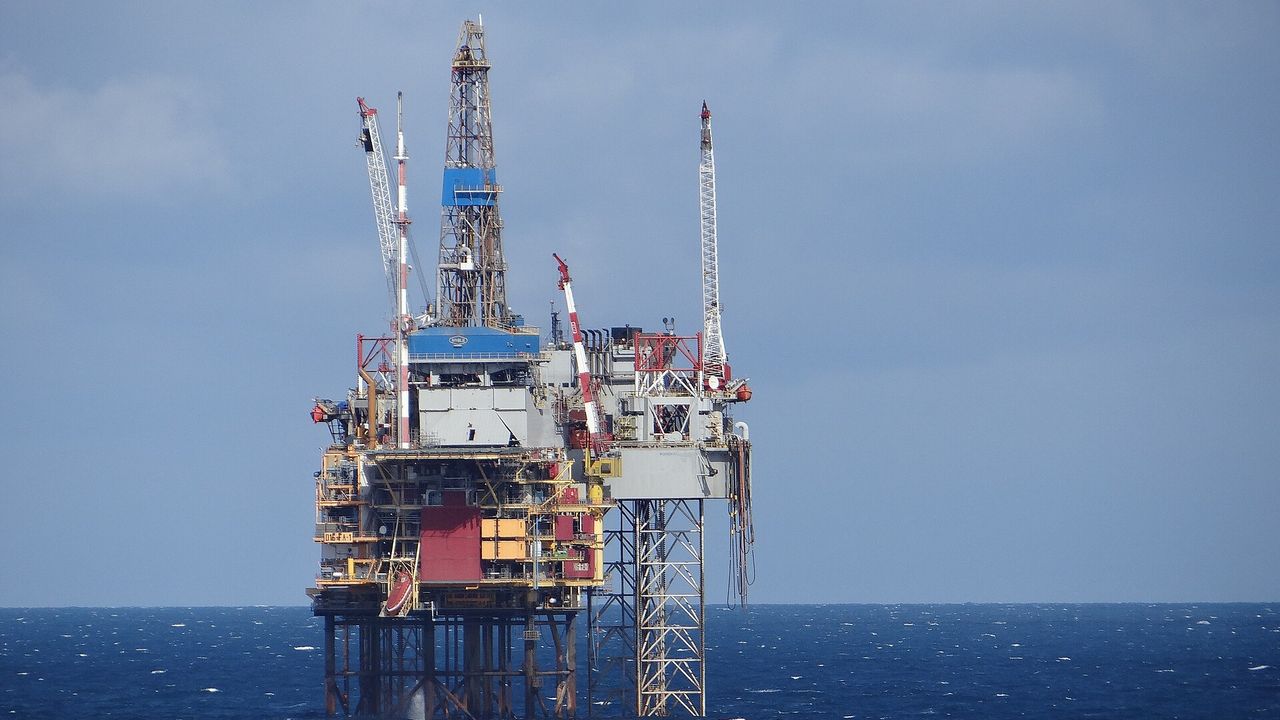 oil（海上石油鑽井平台實景）