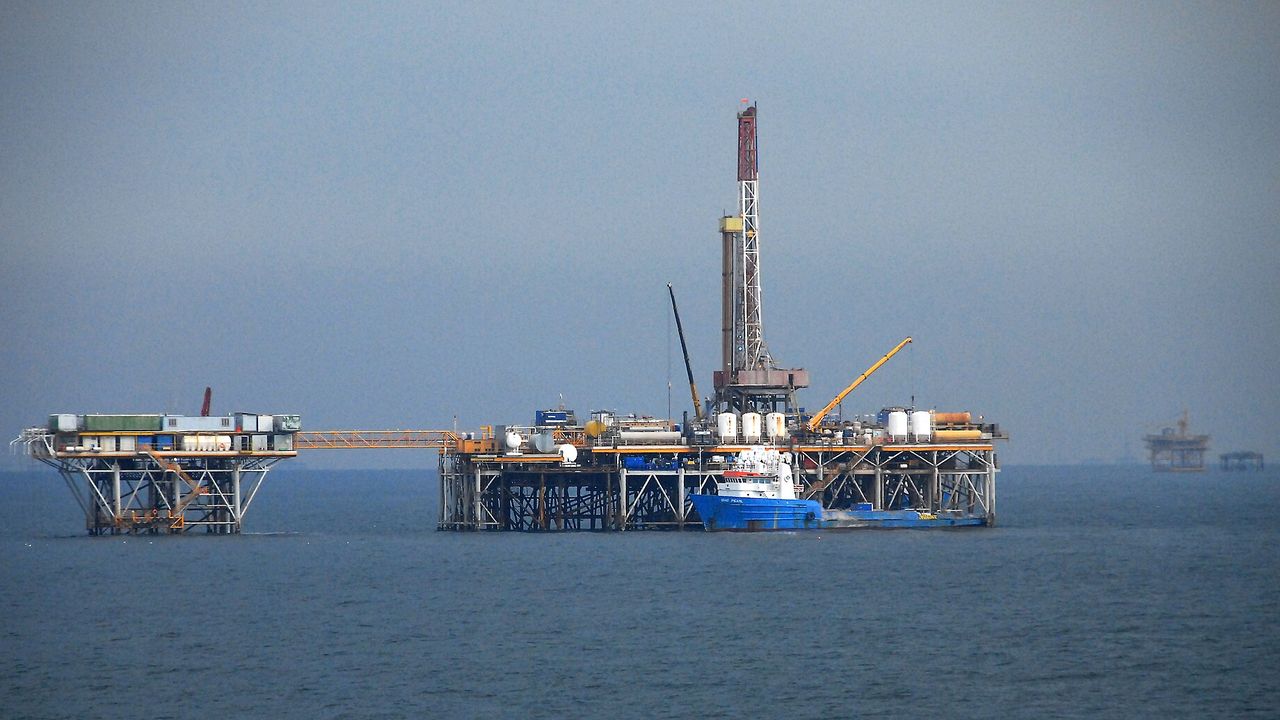 oil（海上钻油平台实景）