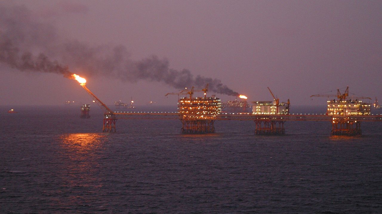 oil（海上石油鑽井平台實景）