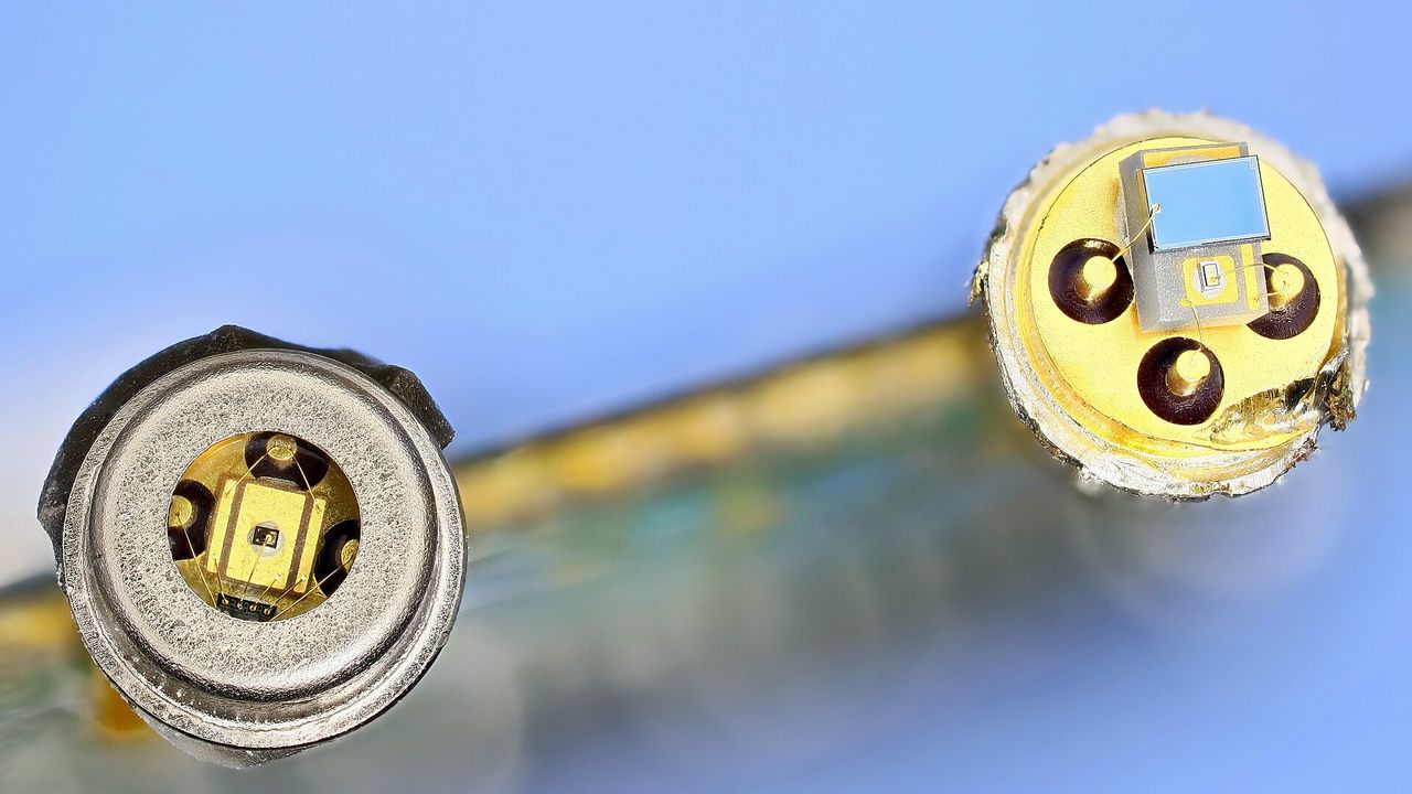 optical（光通訊模組內部元件特寫）