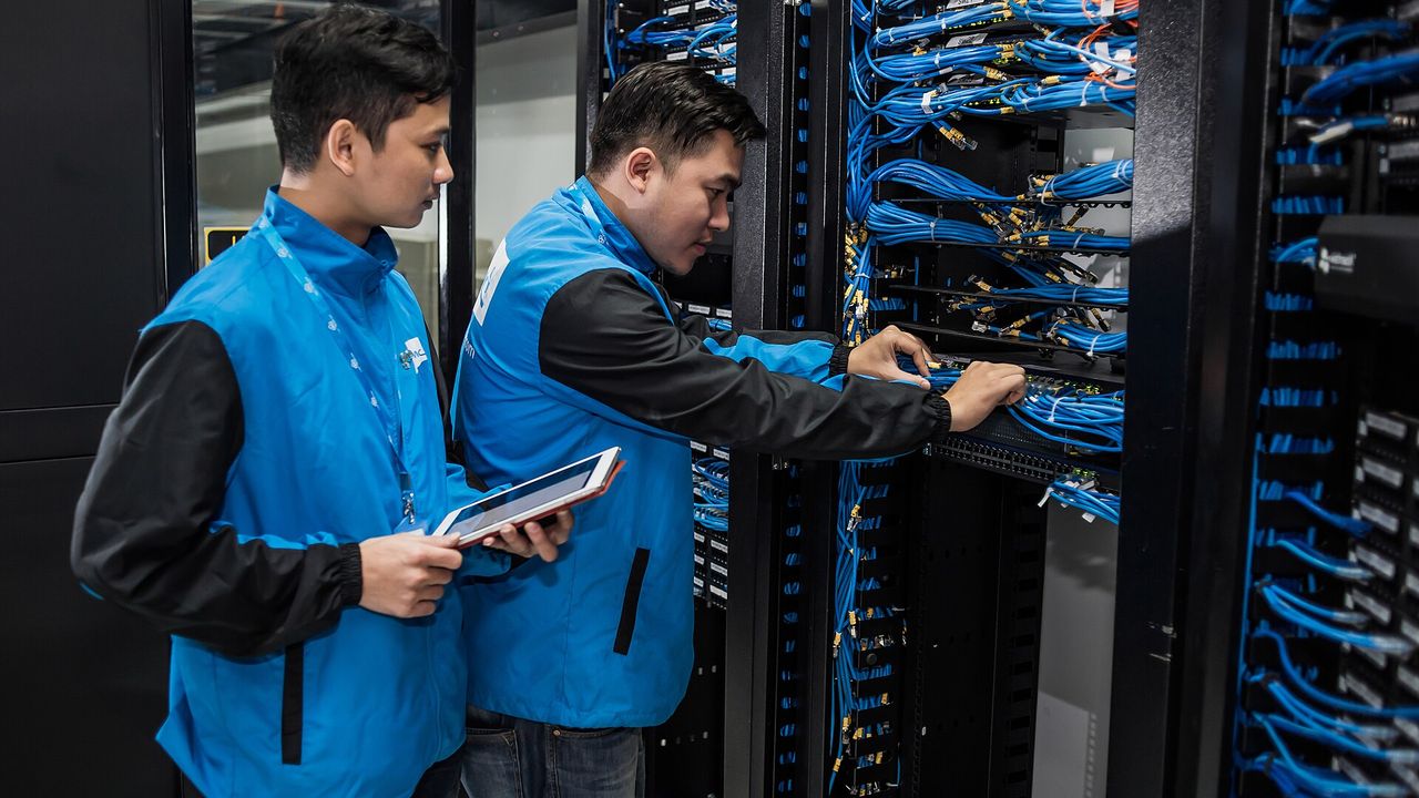 server（人員維護伺服器機房）