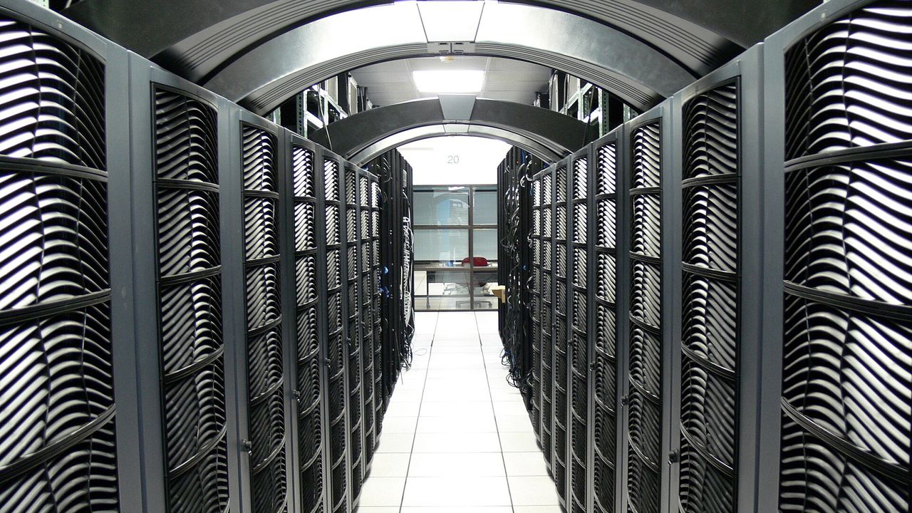 server（資料中心伺服器機櫃實景）