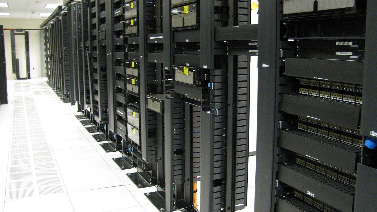 server（機房伺服器與網路機櫃）