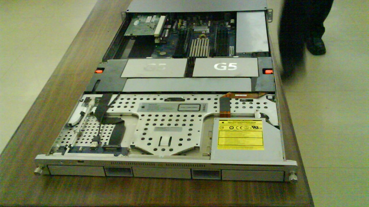 server(拆开的机架式服务器主体)