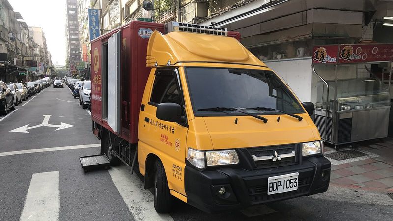 卜蜂企業物流車車頭
